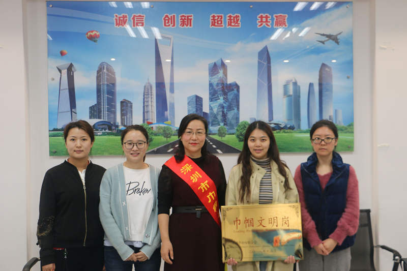 C:\Users\Administrator\Desktop\一項(xiàng)目商務(wù)部部分女職工合影_副本.jpg